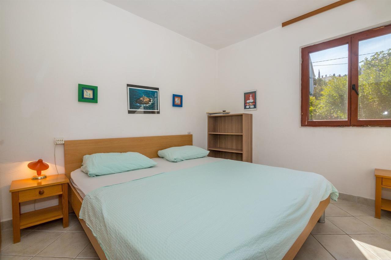 Apartments Ivan Слатине Екстериор снимка
